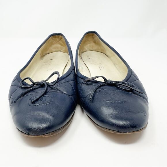 Chanel Women's Navy Blue CC Cap Toe Quilted Leather Ballet Flats - Picture 4 of 12